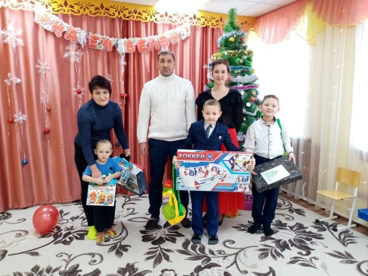 Сабыйларны сөендерделәр