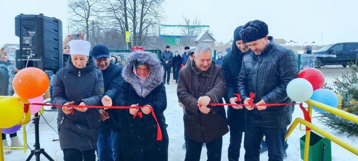 Бүген Балыклы авылында  яңа фельдшер- акушерлык пункты үз ишекләрен ачты