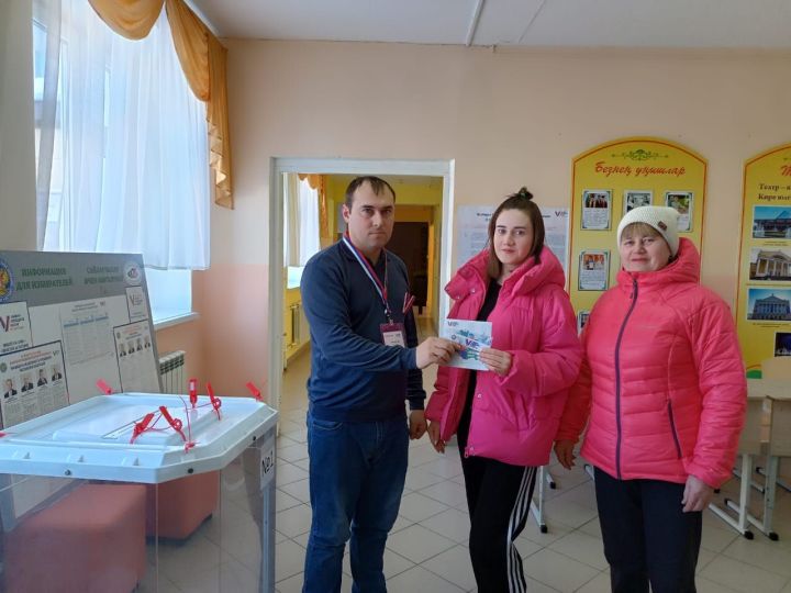Сайлауга гаилә белән килү, матур традиция