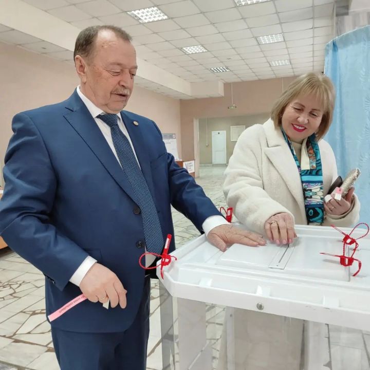 Район башлыгы Нәҗип Хаҗипов үз тавышын бирде