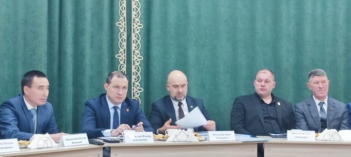 Теләче район башлыгы укучылар белән очрашты