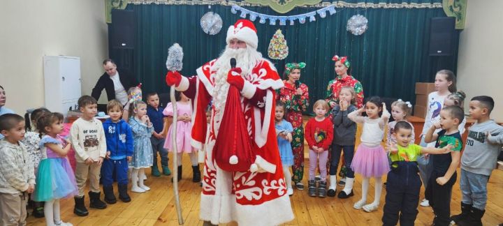 Баландышта балалар өчен бәйрәм оештырдылар