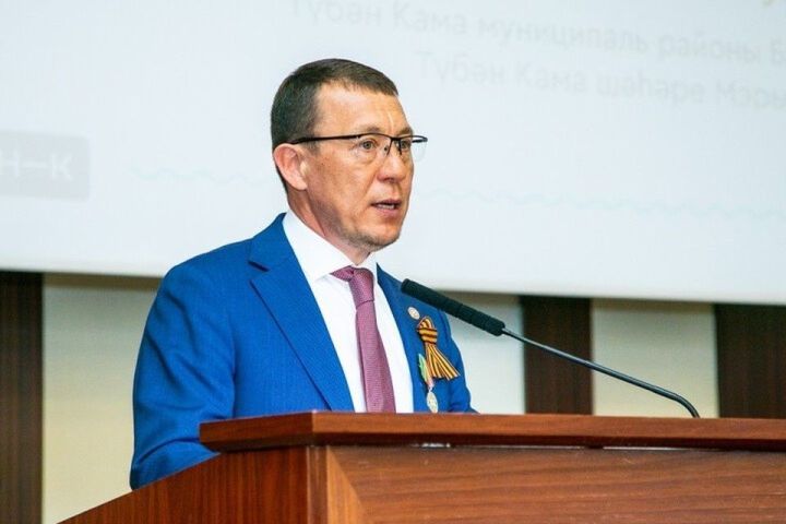 Тикшерүчеләр Түбән Каманың элеккеге мэры Рамил Муллинны кулга алуны сорыйлар