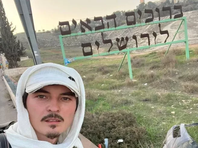 Казанда яшәүче берәү җәяү  Иерусалимга кадәр барып җиткән