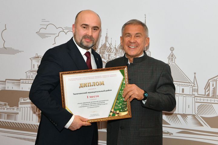 Яңа ел бизәлеше буенча республика конкурсында җиңгән районнарны бүләкләделәр