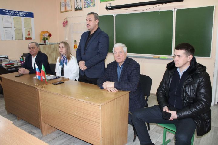 Киләчәк яшьләр кулында