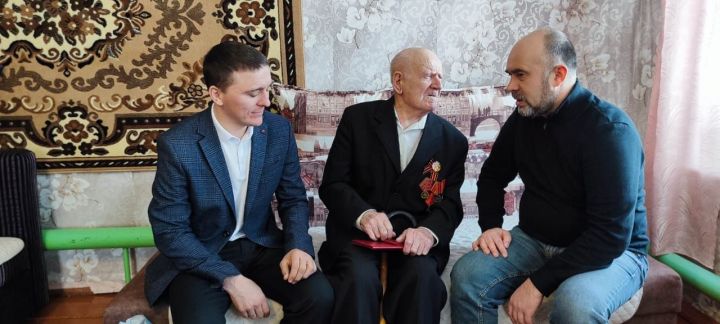 Район башлыгы  сугыш ветераннары  белән очрашты