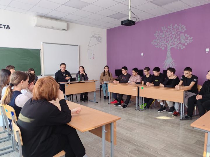 Иске Җөри урта мәктәбендә кызыклы очрашулар дәвам итә