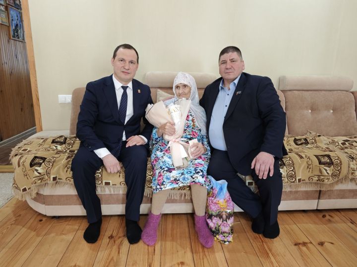 Батырлыкка хөрмәт белән