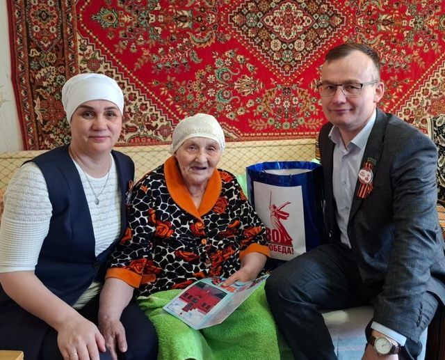 С. А Ковпак берләшмәсендәге элеккеге политрук Л. Е. Кизя:  «Ул Алтын Йолдыз булмаса да, чын герой иде»