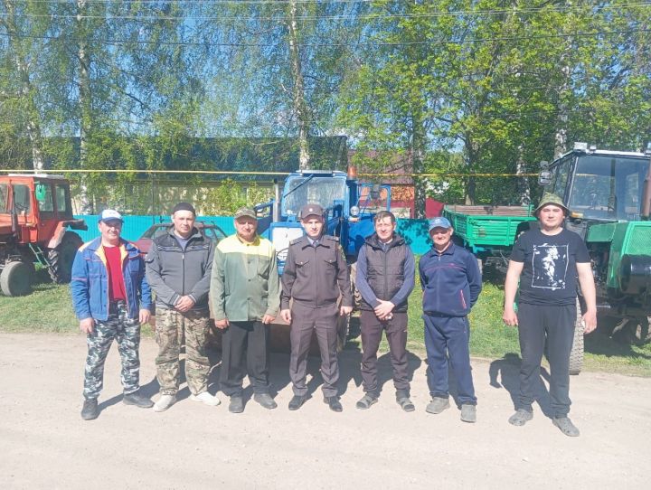Кече Кибәхуҗа авыл җирлегендә шәхси затларнын үзйөрешле машиналарына техник карау уздырылды