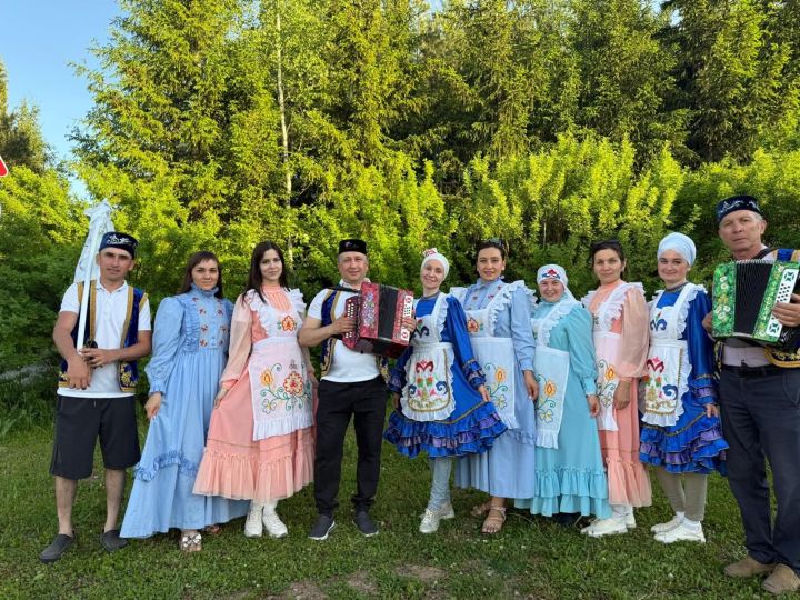 Һәр йортта аларны елмаеп каршы алдылар