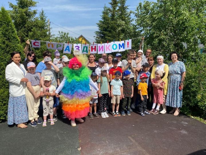 Гаиләне һәм балаларны яклау бүлеге белгечләре балалар өчен  бәйрәм оештырды