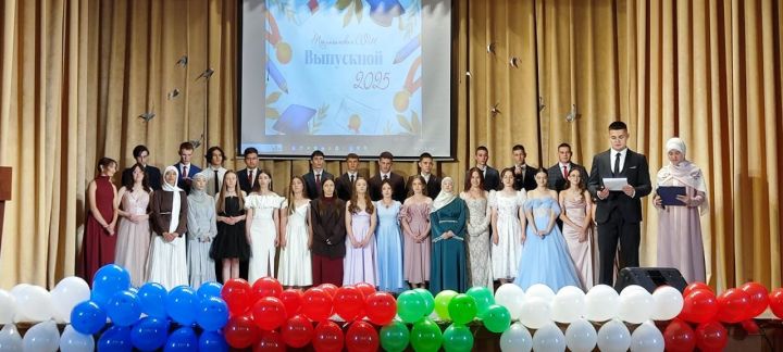 Теләче мәктәбе укучыларын олы юлга озатты