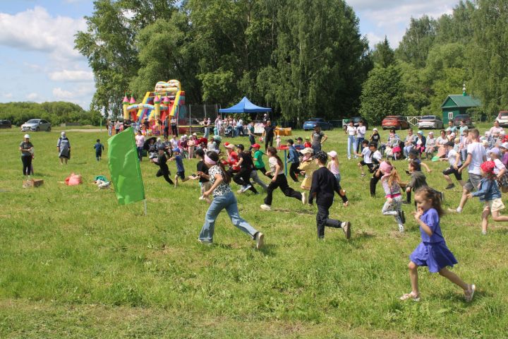 Кече Кибәхуҗа авылында балалар Сабантуе үтте