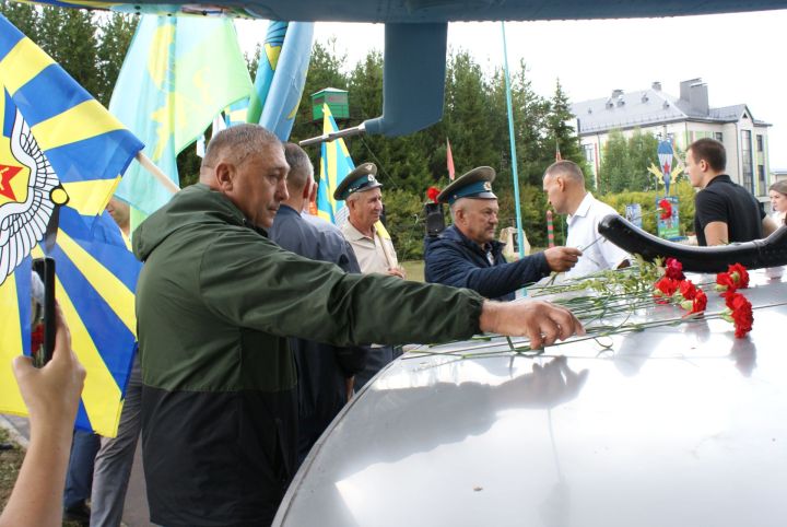 Күкләрне иңләүчеләр…