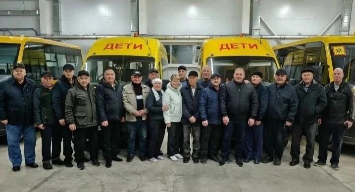 Автомобиль транспорты хезмәткәрләре көне белән!