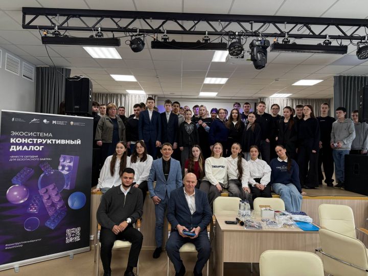 «Киләчәк» яшьләр үзәгендә күчмә «Конструктив диалог» чарасы узды