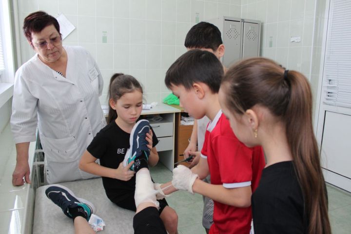 Кечкенәдән өйрәнеп үсәләр