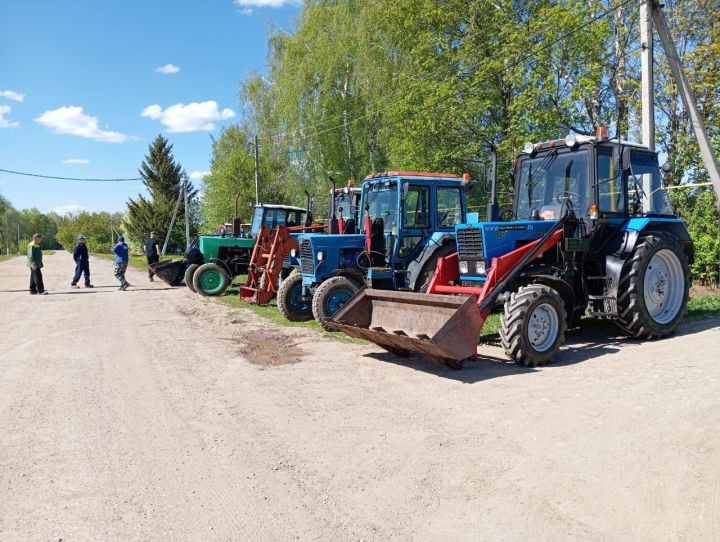 Кече Кибәхуҗа авыл җирлегендә шәхси затларнын үзйөрешле машиналарына техник карау уздырылды