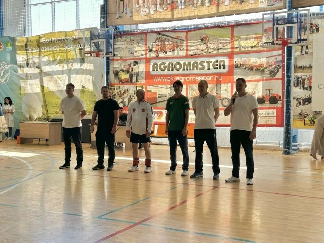 Мөслимдә волейбол буенча муниципаль хезмәткәрләр Спартакиадасы башланып китте