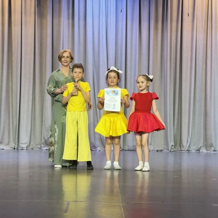 «Алмагачның ак төсе» дип исемләнгән XI Бөтенроссия конкурс — фестивалендә
