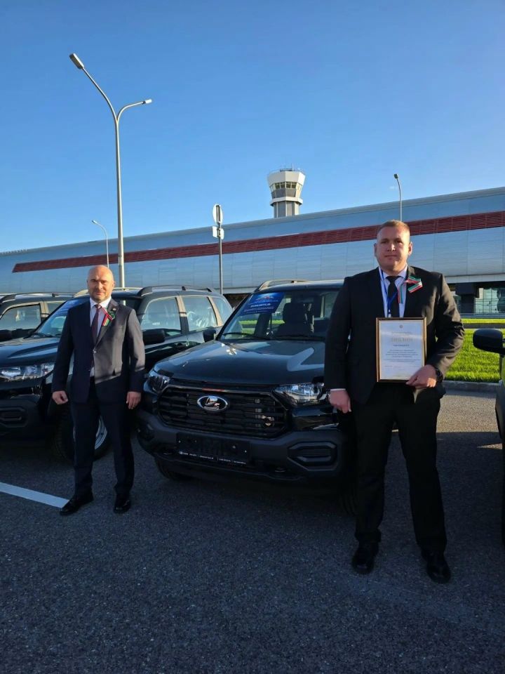 Смотр-конкурсында җиңүчеләргә автомобиль ачкычлары тапшырдылар