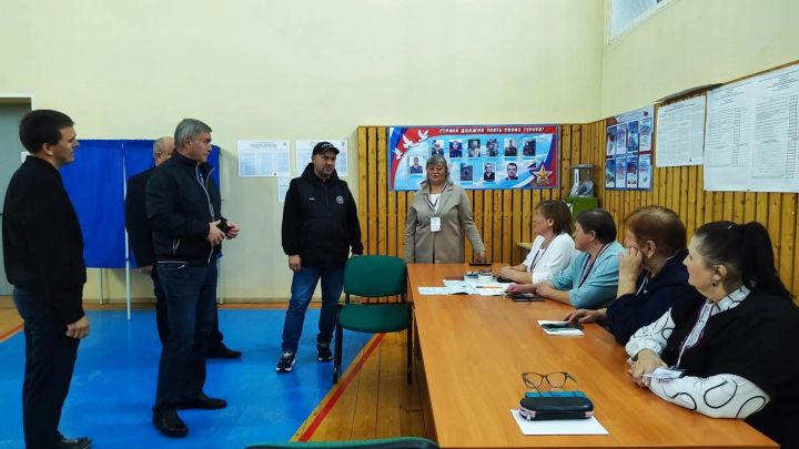 Сайлаучылар белән аралаштылар