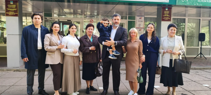 Коробченко сайлауда укыган мәктәбендә  тавыш бирде