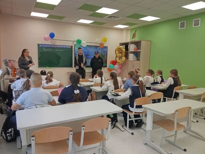 «Яшьлек» спорт мәктәбе хезмәткәрләре  укучылар янында  кунакта